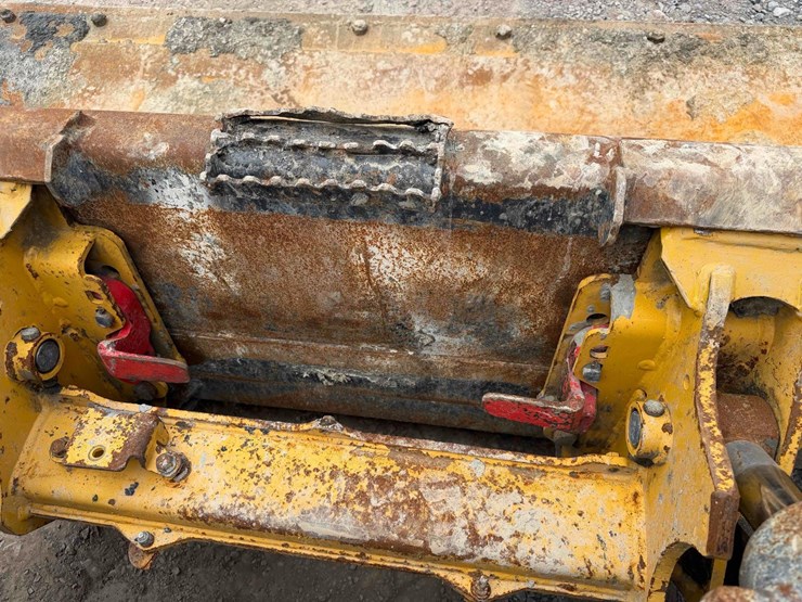 2018-deere-332g-image-6