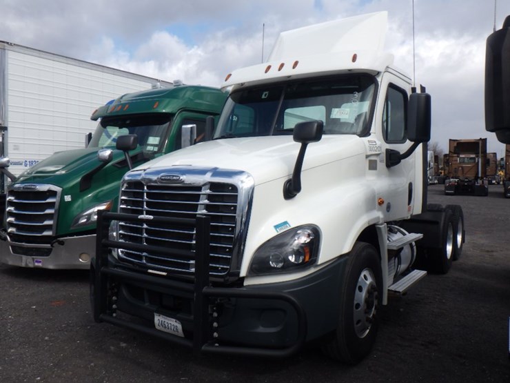 2018-freightliner-cascadia-125-image-1