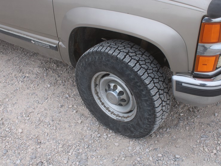 2000-chevrolet-k3500-image-23