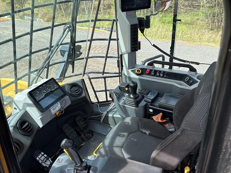 2022-caterpillar-982m-image-28