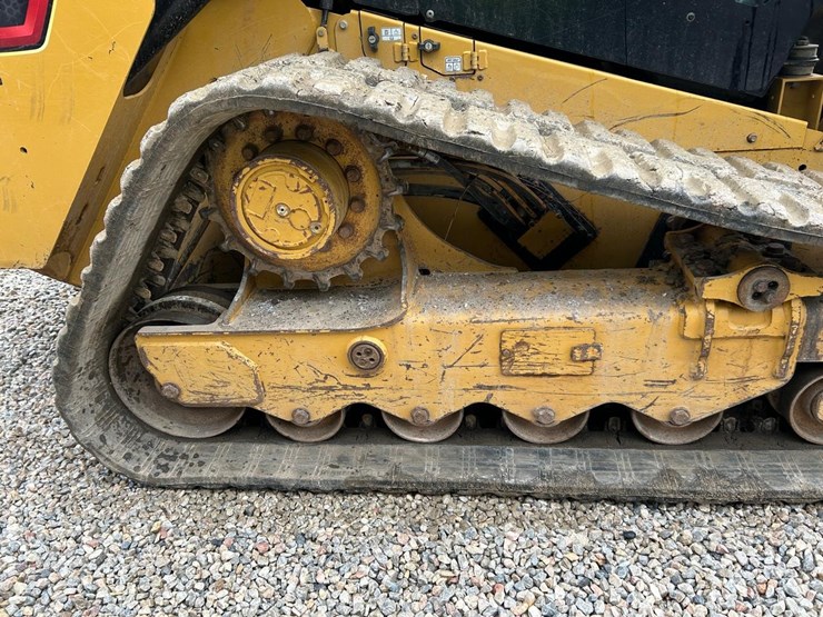 2021-caterpillar-299d3-image-13