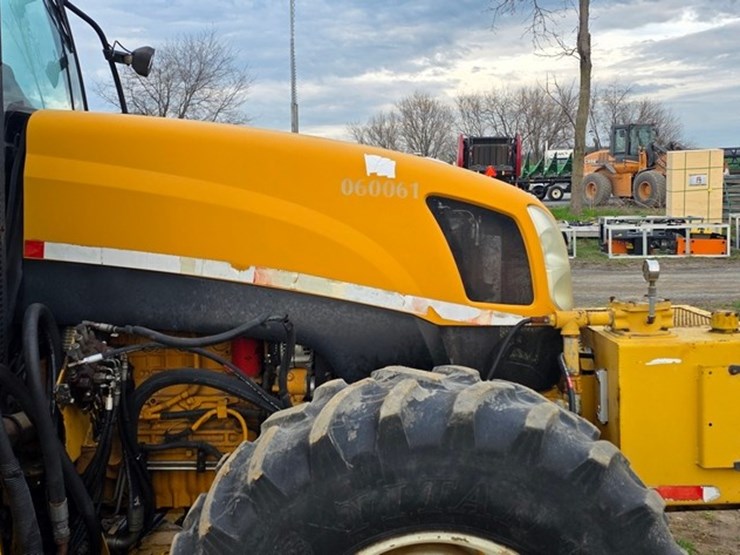 2006-new-holland-ts135a-image-44