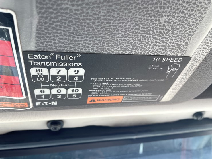 #115-•-2013-volvo-single-axle-day-cab-semi-tractor-(has-wi-title)-image-73