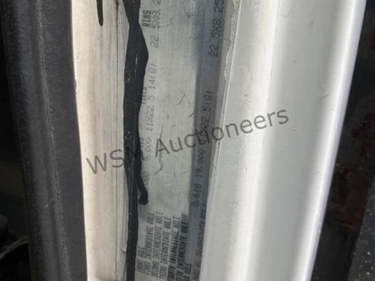 1996-freightliner-fl70-image-18