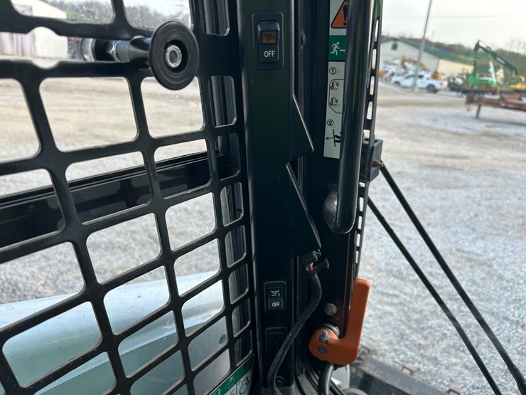 2023-bobcat-t770-image-25