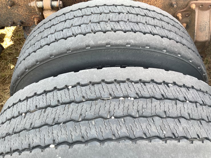 #123-•-2006-volvo-day-cab-semi-tractor-(has-wi-title)-image-35