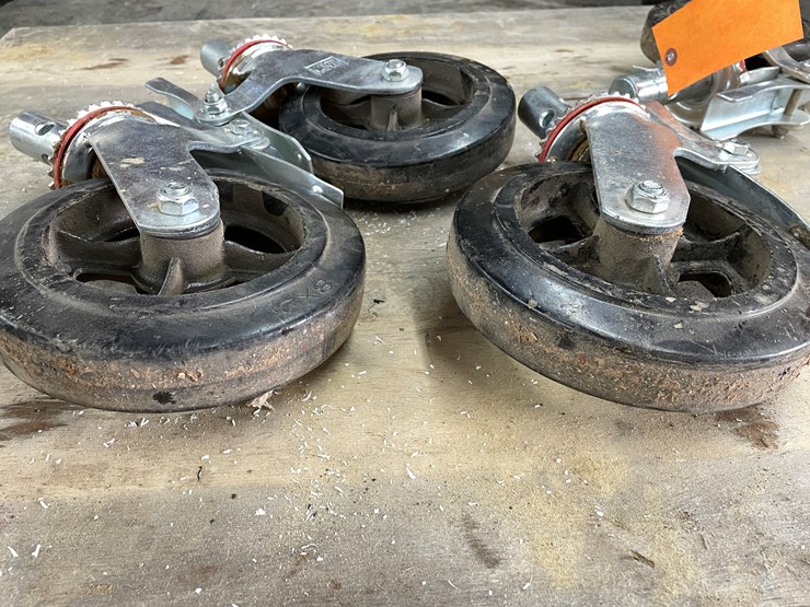 #3945-•-(4)-8"-cbw-caster-wheels-image-9