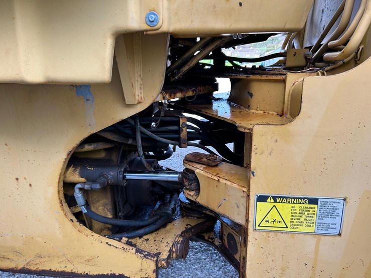 caterpillar-it28f-image-12