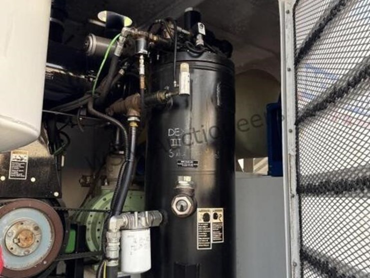 2009-international-durastar-4400-image-17