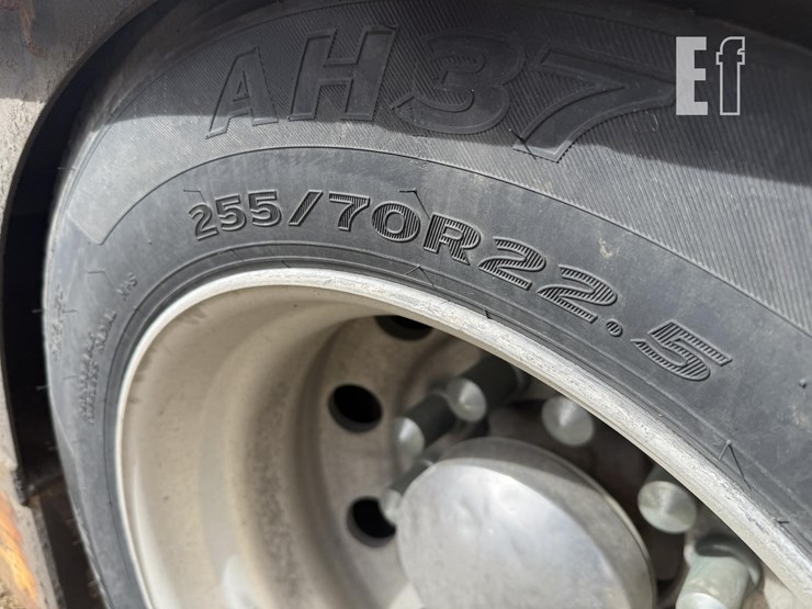 2013-2013-mov-hall-trailer-image-9