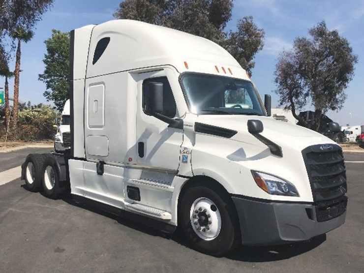 2021-freightliner-cascadia-126-image-1