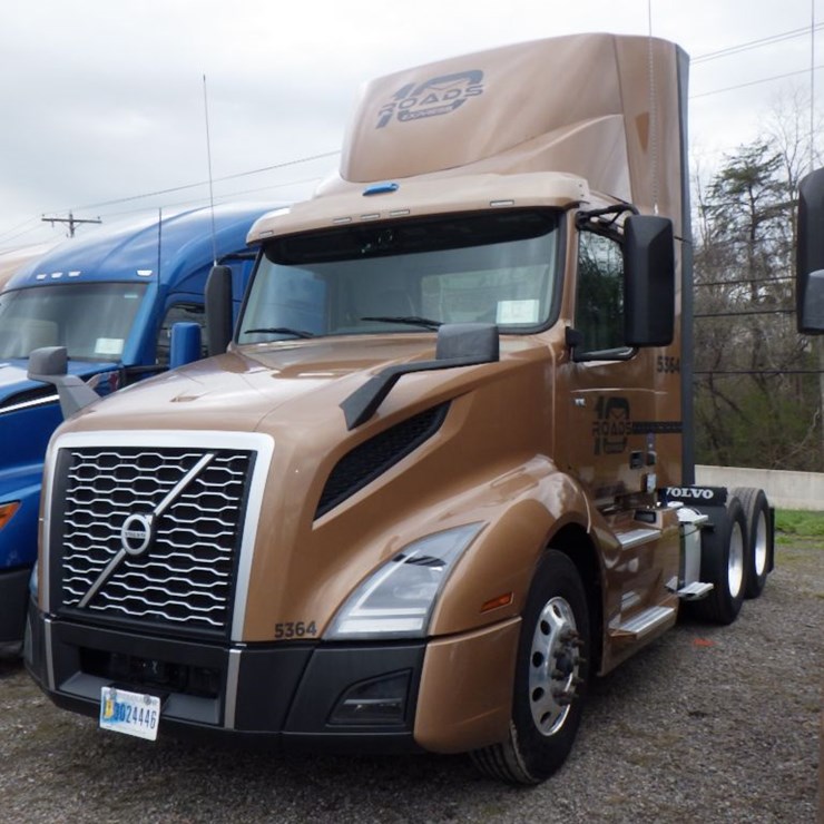 2023 VOLVO VNL300