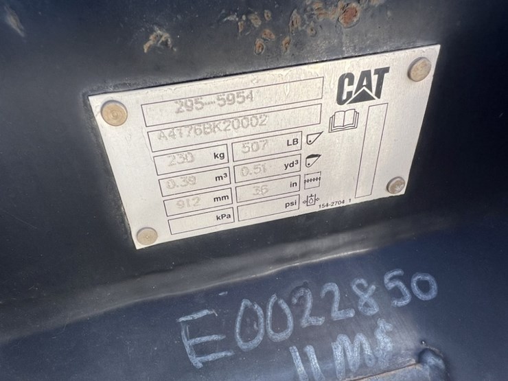 cat-34"-dig-bucket-w/cutting-edge-image-5