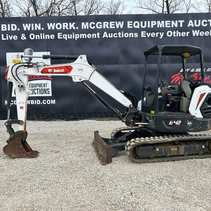 2022 BOBCAT E42