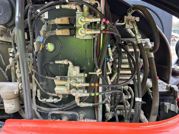 2016-kubota-kx040-4-image-13