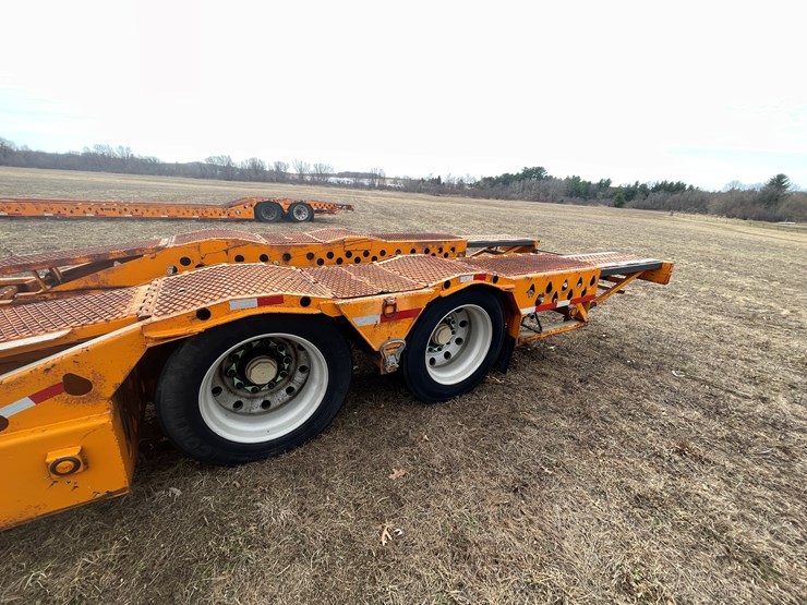 #155-•-2005-delavan-semi-truck-auto-hauler-trailer-(delay-in-title)-image-10