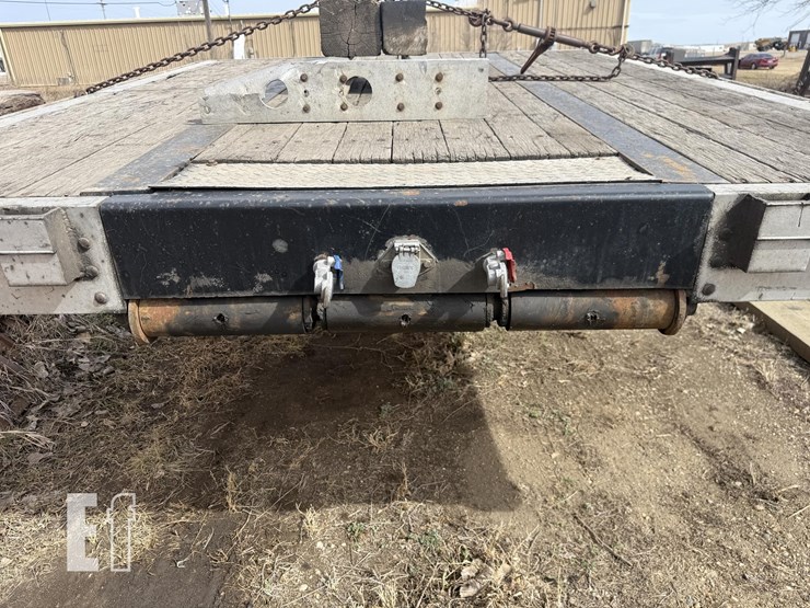 2013-2013-mov-hall-trailer-image-26