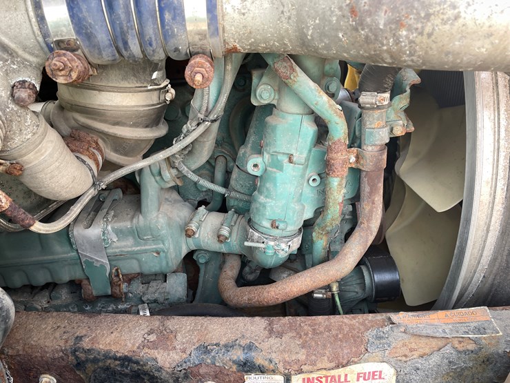 #121-•-2009-volvo-day-cab-semi-tractor-(has-wi-title)-image-70