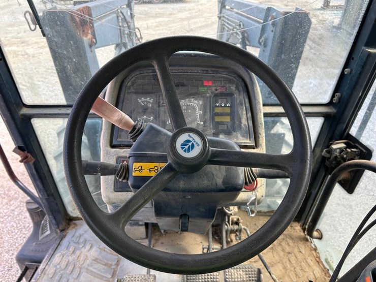 new-holland-tm135-image-23