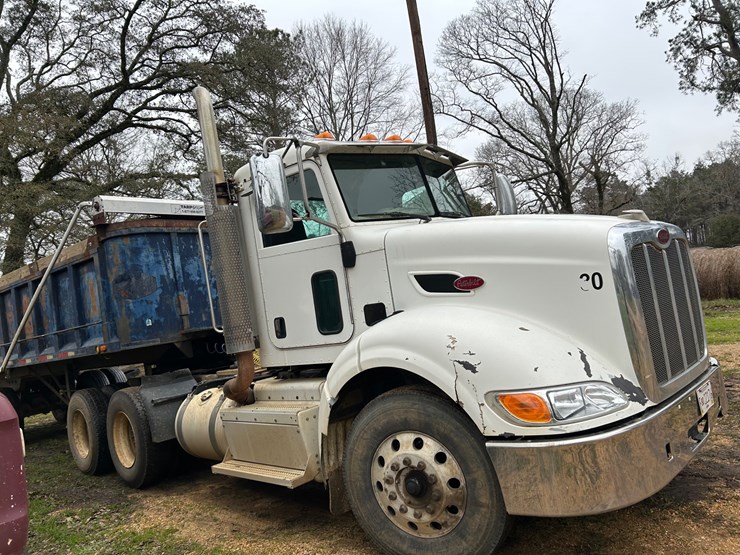 2014-peterbilt-384-image-1