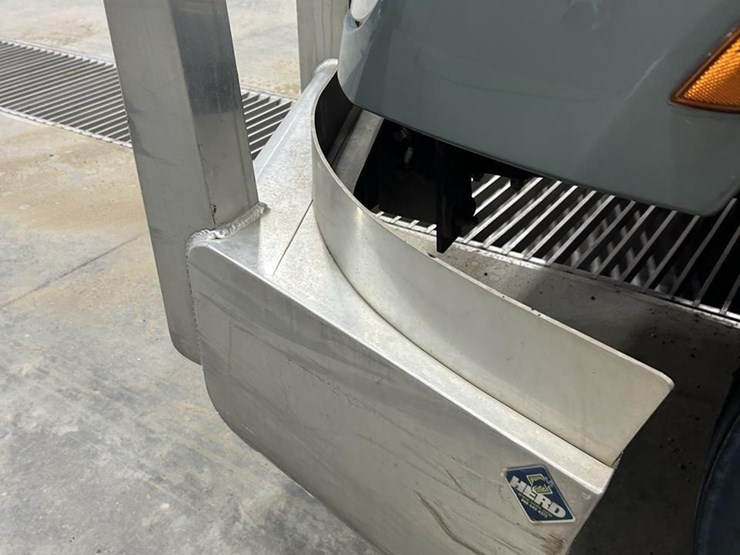 2016-peterbilt-579-image-21