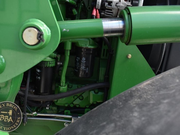 2014-john-deere-6140d-image-37