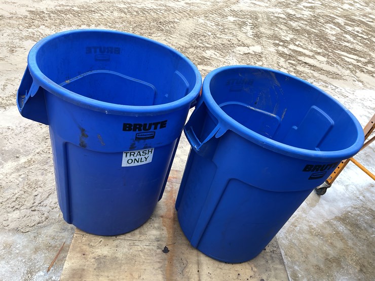 #3946-•-(2)-rubbermaid-brute-55-gallon-trash-barrels-image-3