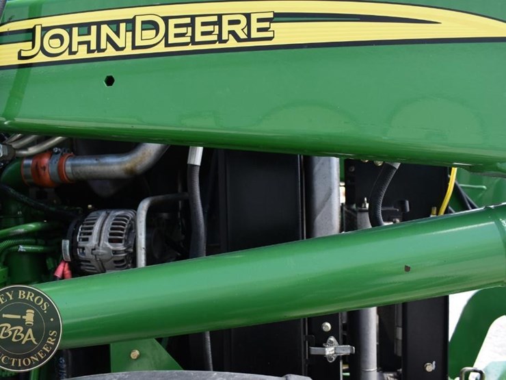2014-john-deere-6140d-image-35