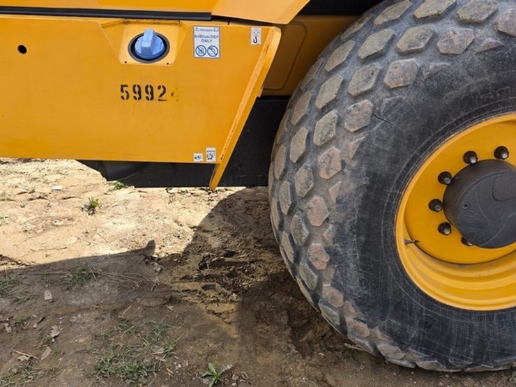 2018-volvo-sd115b-image-24