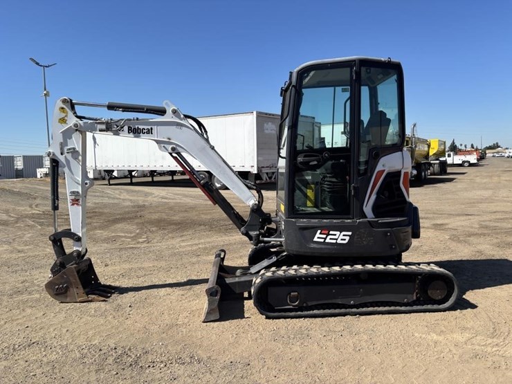 2020-bobcat-e26-image-5