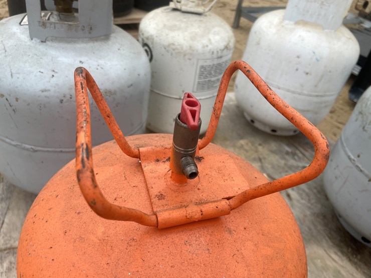 #3922-•-(7)-refrigerant-tanks-and-(1)-nitrogen/argon-tank-image-25