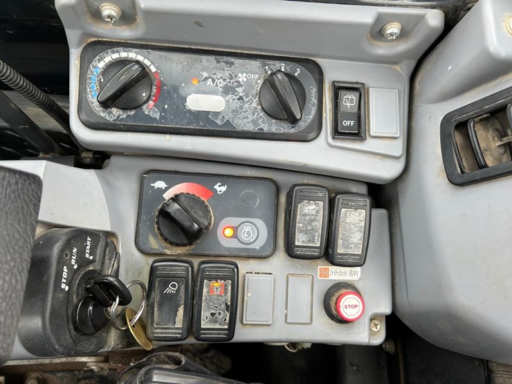 2016-kubota-kx040-4-image-23