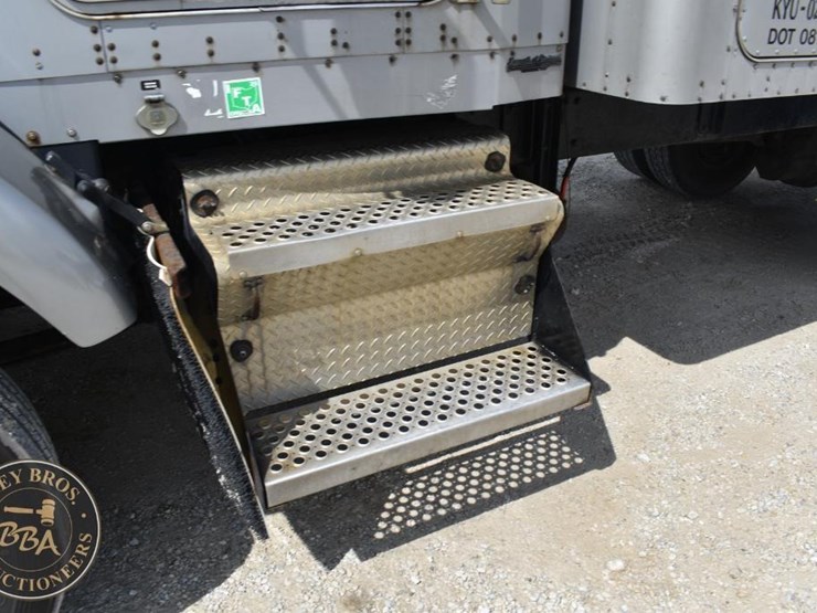 1995-kenworth-t800-image-13