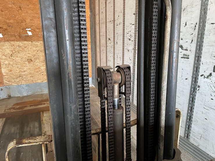 #171-•-yale-diesel-powered-forklift-image-12