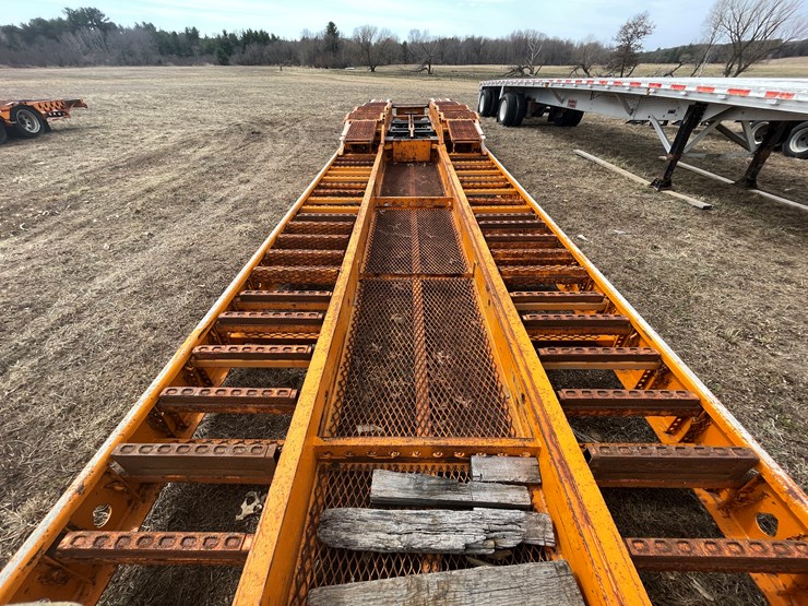 #155-•-2005-delavan-semi-truck-auto-hauler-trailer-(delay-in-title)-image-17