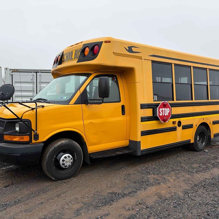 2012 Chevrolet 12 Passenger Bus