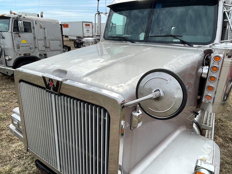 #128-•-2003-western-star-sleeper-cab-semi-tractor-(has-wi-title)-(non-runner)-image-11