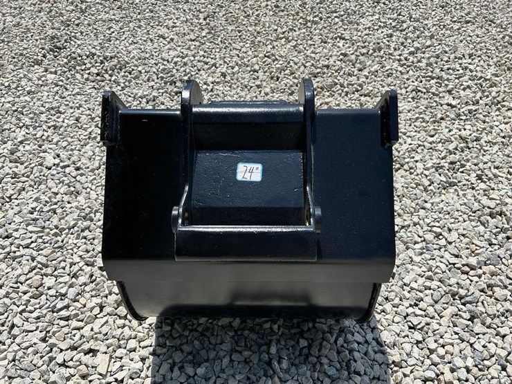 24"-x-change-bucket-for-a-bobcat-excavator-image-6