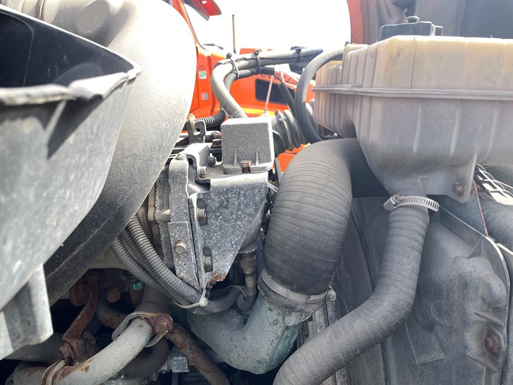 #123-•-2006-volvo-day-cab-semi-tractor-(has-wi-title)-image-77