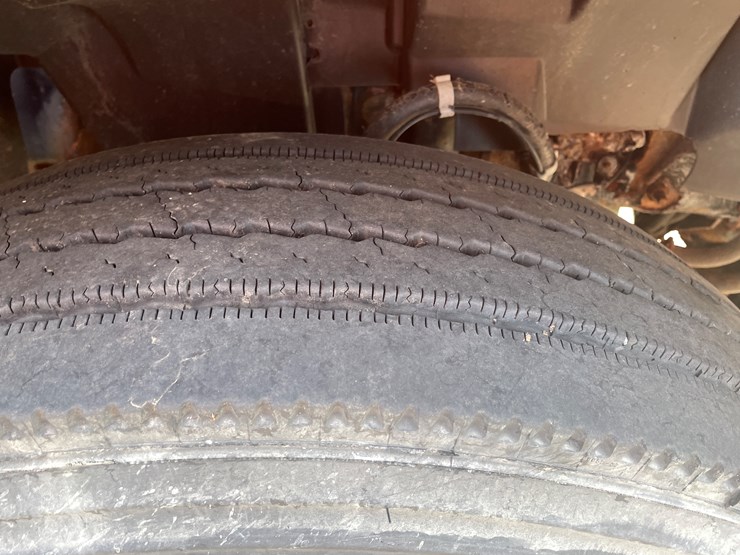 #122-•-2009-volvo-day-cab-semi-tractor-(has-wi-title)-image-15