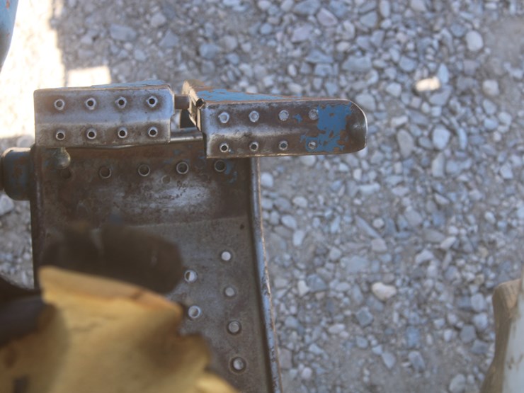 1966-ford-4000-image-27