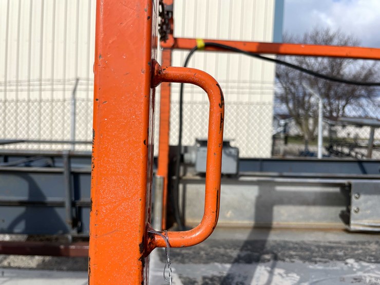 2014-jlg-2630es-image-15