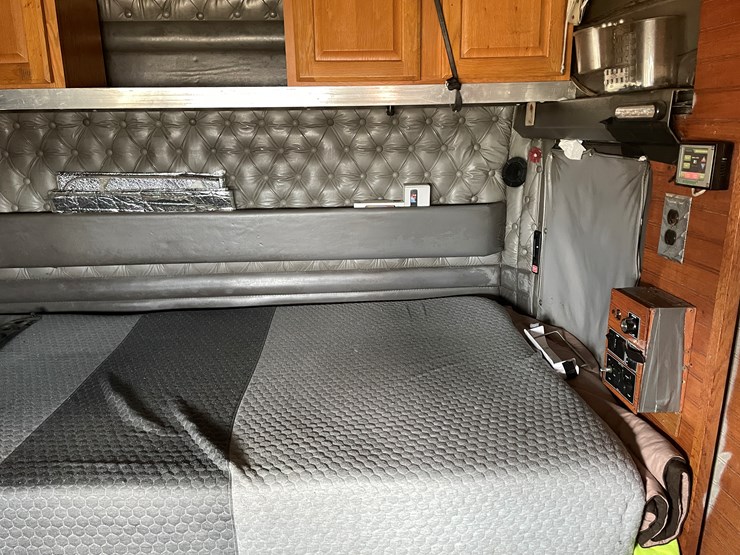 2006-caterpillar-c15-image-87