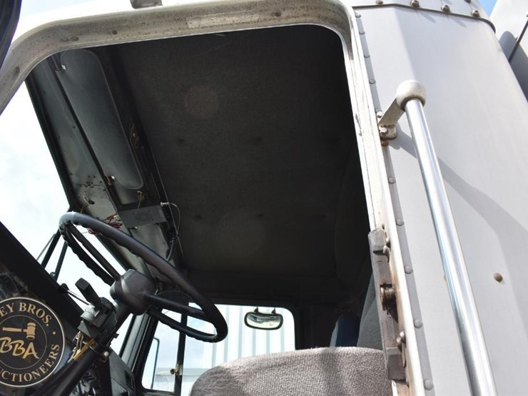 1995-kenworth-t800-image-35