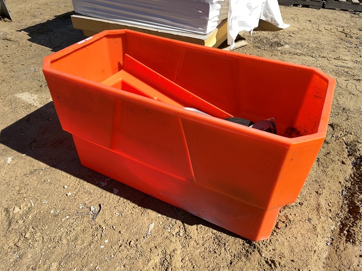 #3957-•-highcroft-feed-cart-image-4