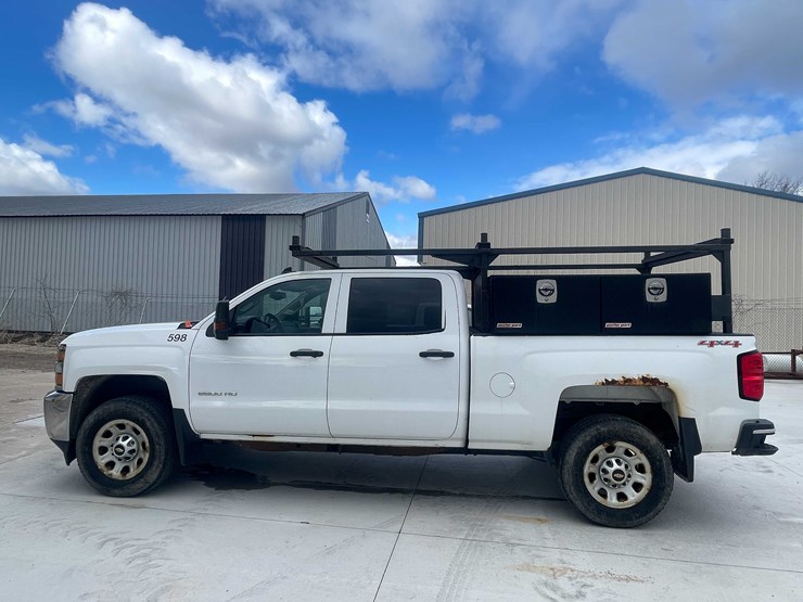 2015-chevrolet-2500-image-8