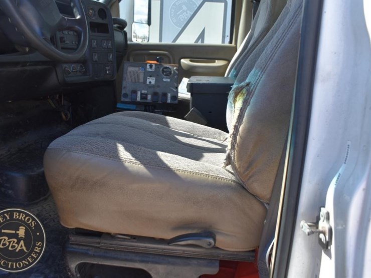 2005-gmc-topkick-image-23