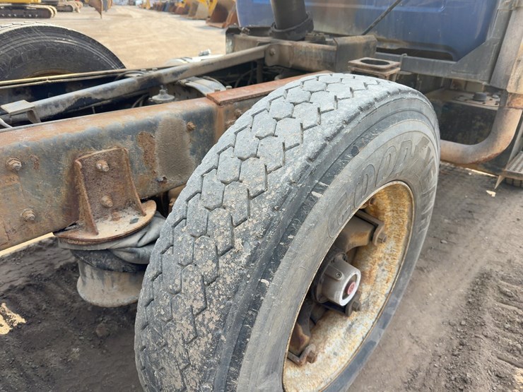 1998-mack-rd690s-image-22