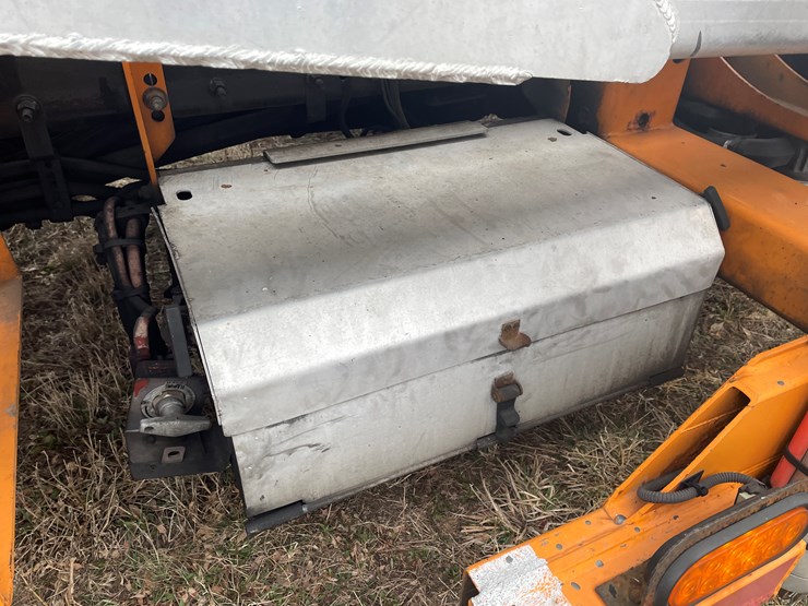 #110-•-2014-volvo-car-hauler-semi-and-trailer-(has-wi-title)-image-62