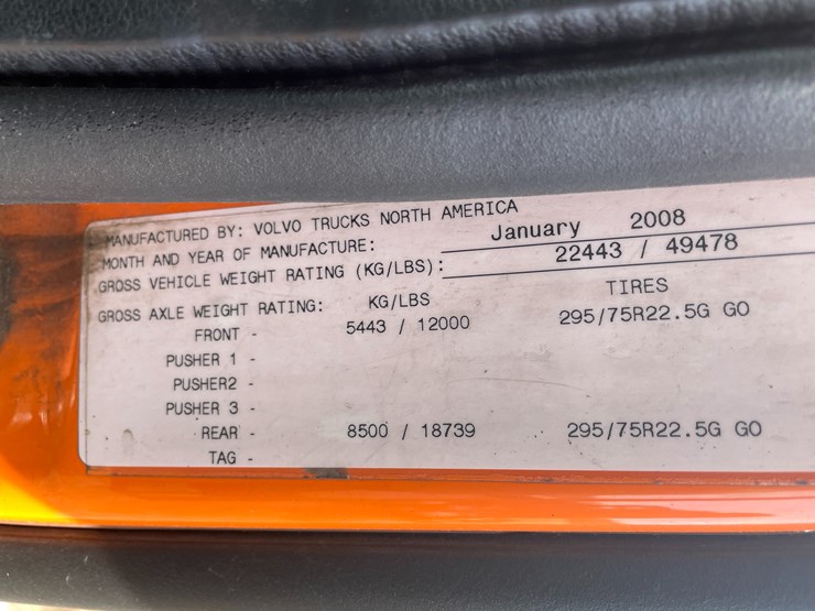 #121-•-2009-volvo-day-cab-semi-tractor-(has-wi-title)-image-86